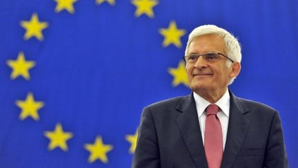 Le nouveau président du Parlement européen, le polonais Jerzy Buzek (© AFP)