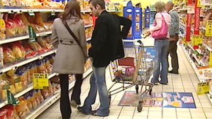 La baisse la plus importante touche le secteur de l'alimentaire et des vêtements (France 2)