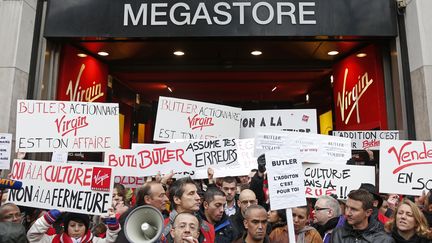 Manifestation des employ&eacute;s du Virgin Megastore des Champs-Elys&eacute;es (Paris), le 9 janvier 2013. (CHARLES PLATIAU / REUTERS)