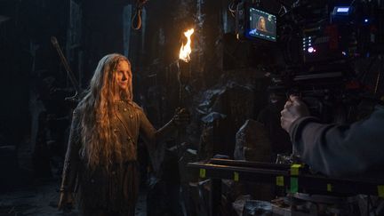 Le personnage de Galadriel (incarnée par l'actrice Morfydd Clark) divise les fans dans la série Les Anneaux de Pouvoir.
 (Ben Rothstein / Prime Video)