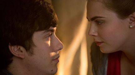 Quentin (Nat Wolff) et Margo (Cara Delevingne) ou les premiers émois de l'adolescence.
 (20th Century Fox)