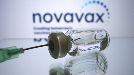 Le vaccin Novavax a été approuvé le 20 décembre dans l'UE et son utilisation en France est toujours conditionnée à l'avis de la Haute Autorité de santé. (FRANK HOERMANN / SVEN SIMON / AFP)