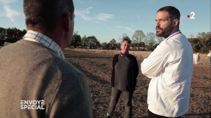 Envoyé spécial. Quand un boucher emmène une végane à la ferme voir "ses" vaches