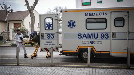 Une équipe du Samu de Seine-Saint-Denis à Montreuil, le 22 novembre 2019 (photo d'illustration). (LUC NOBOUT / MAXPPP)