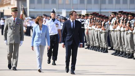 Emmanuel Macron est arrivé sur la base aérienne d'Istres (Bouches-du-Rhône), le 20 juillet 2017. (ANNE-CHRISTINE POUJOULAT / AFP)