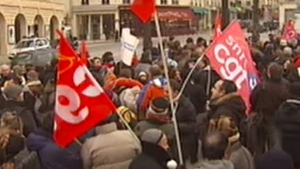 Manifestation des salariés de l'audiovisuel public devant le Sénat, le 7 janvier 2008. (© France 2)