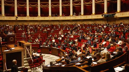 Les députés dans l'hémicycle de l'Assemblée nationale lors de la discussion budgétaire, le 25 juillet 2022 (OLIVIER CORSAN / MAXPPP)