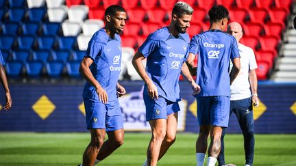 Jean-Clair Todibo et Olivier Giroud à l'entraînement avec les Bleus, au Parc des Princes, le 6 septembre 2023. (AFP)