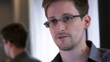 L'ex-consultant de la NSA Edward Snowden, interview&eacute; par le quotidien britannique "The Guardian", &agrave; Hong&nbsp;Kong, le 6 juin 2013. (THE GUARDIAN / AFP)