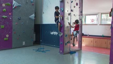 Rentrée scolaire 2022 : faut-il limiter le nombre d'activités extrascolaires pour les enfants ?&nbsp; (FRANCE 2)