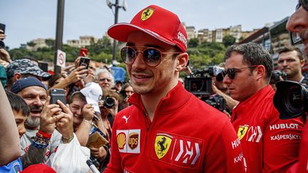 Charles Leclerc dans les rues de Monaco, le 24 mai 2019. (SRDJAN SUKI / EPA)