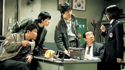 Song Kang-Ho, Kim Sang-kyung, Hie-bong Byeon... dans "memories of Murder" de Bong Joon-Ho 
 (CTV International)