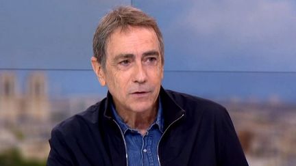 Alain Chamfort au 13 h de France 2 le 31 octobre 2016
 (France2/culturebox)