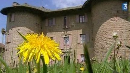 Scènes de campagne: Château Lacour en Ardèche
 (Culturebox)