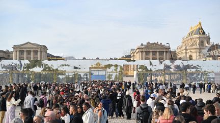 Le château de Versailles (Yvelines) évacué, le 17 octobre 2023. (MUSTAFA YALCIN / ANADOLU / AFP)