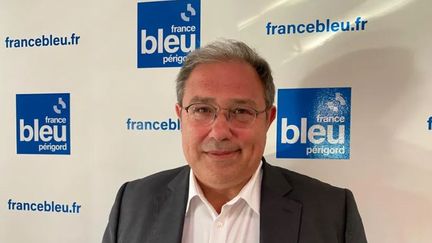 Jérôme Peyrat, ex-candidat d'Ensemble&nbsp;! aux législatives en Dordogne,&nbsp;dans les locaux de France Bleu Perigord. (CHARLOTTE JOUSSERAND / RADIO FRANCE)