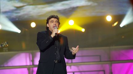 Le chanteur belge Claude Barzotti lors d'une émission de variété sur TF1 à Paris dans les années 2000. (CHOGNARD ETIENNE/TF1/SIPA / SIPA)