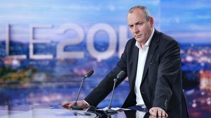 Le secrétaire général de la CFDT Laurent Berger sur la plateau du 20 heures de TF1, à Paris, le 14 avril 2023. (LUDOVIC MARIN / AFP)