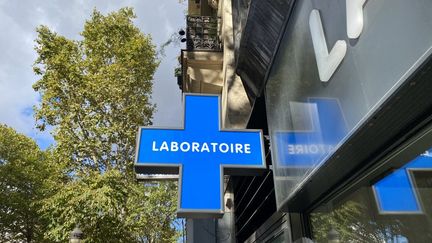 Un laboratoire d'analyse médicale à Paris, en octobre 2020.&nbsp; (ROMAIN AMBRO / FRANCE-BLEU NATIONAL)