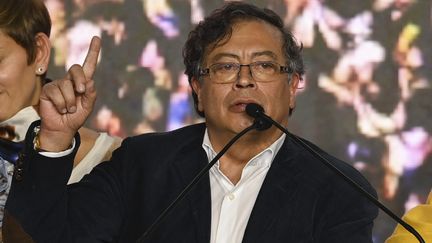 Gustavo Petro,&nbsp;opposant de gauche colombien à l'élection présidentielle, à Bogota (Colombie), le 29 mai 2022.&nbsp; (YURI CORTEZ / AFP)