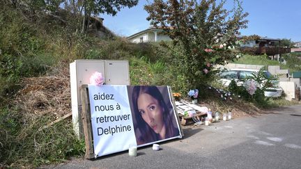 Devant le domicile de Dephine et Cédric Jubillar à Cagnac-Les-Mines, le 7 septembre 2021. (MARIE PIERRE VOLLE / MAXPPP)