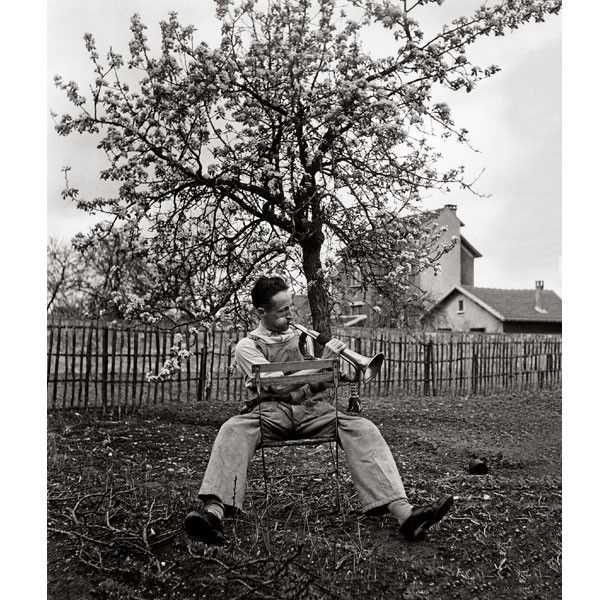 Robert Doisneau, "Le clairon du dimanche, Antony", 1947
 (Atelier Robert Doisneau)