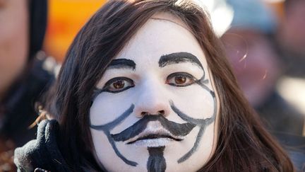 Guy Fawkes &eacute;choue &agrave; faire sauter le Parlement. Il est arr&ecirc;t&eacute; et ex&eacute;cut&eacute; quelques mois plus tard &agrave; l'&acirc;ge de 36 ans. (PETRAS MALUKAS / AFP)