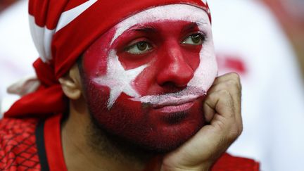 A l'image de ce supporter turc lors de la défaite 3-0 de son équipe contre l'Espagne, le supporter déçu pense rapidement à tous les sacrifices qu'il a fait pour finalement assister à une telle déroute. (EDDIE KEOGH / REUTERS)