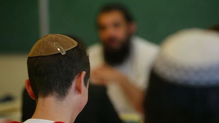 &nbsp; (Dans une salle de classe de l'école juive Yavné, à Marseille. © Maxppp)