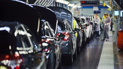 Selon la Banque de France, la production industrielle s'est repli&eacute;e en mai 2012, notamment dans l'automobile. (SEBASTIEN BOZON / AFP)