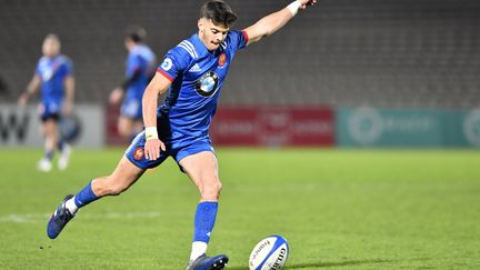 L'ouvreur français Romain Ntamack portera les Bleuets. (NICOLAS TUCAT / AFP)