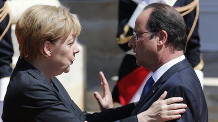 &nbsp; (Angela Merkel et François Hollande lors des commémorations en Normandie le 6 juin dernier © REUTERS/Régis Duvignau)