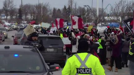 Canada : une vague de manifestants antivax bloque la capitale