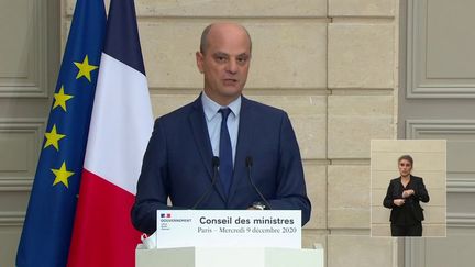 Le ministre de l'Education nationale dévoile les exceptions prévues pour autoriser l'école à la maison, mercredi 9 décembre, lors d'une conférence de presse à l'Elysée.