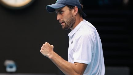 Le russe Aslan Karatsev s'est qualifié pour les demi-finales de l'Open d'Australie.  (DAVID GRAY / AFP)