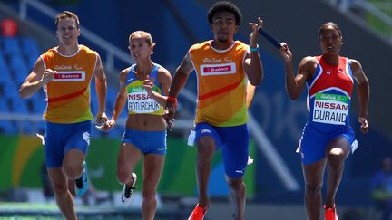 La finale du 200 m femmes catégorie T12 (déficience visuelle), le 12 septembre 2016 à Rio (Brésil). (PILAR OLIVARES / REUTERS)