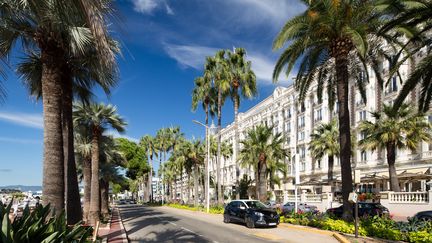 Cannes, sa Croisette, son festival de cinéma, le glamour et un front de mer qui fait rêver...(Illustration) (PAWEL TOCZYNSKI / THE IMAGE BANK RF / GETTY IMAGES)