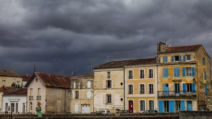 Des nuages d'orage au dessus de Niort (Deux-Sèvres), le 24 juin 2022. (MAXPPP)