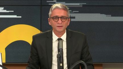 Jean-François Achilli présente les informés de franceinfo (FRANCEINFO / RADIOFRANCE)