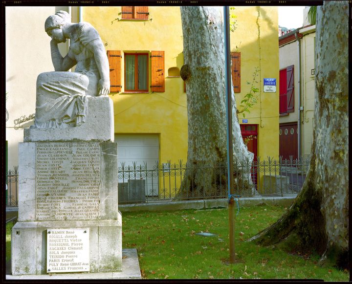 Raymond Depardon, le monument aux morts de Céret (Pyrénées-Orientales)
 (Raymond Depardon / Rencontres Arles)