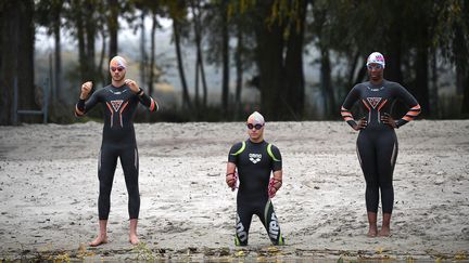 Théo Curin,&nbsp;Mathieu Witvoet et&nbsp;Malia Metella vont traverser ensemble le lac Titicaca.&nbsp; Photo prise le 23 octobre 2020 lors d'un entraînement. (FRANCK FIFE / AFP)