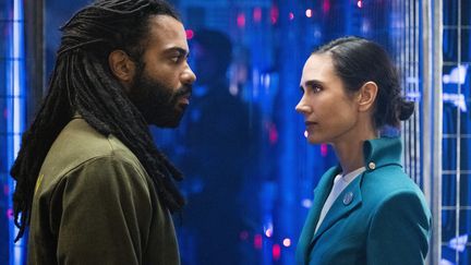 Daveed Diggs et Jennifer Connely: face à face sur fonds de lutte des classes dans "Snowpiercer" (Netflix / TNT)