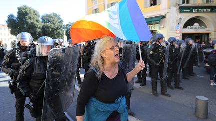 Geneviève Legay lors d'un rassemblement de "gilets jaunes" à Nice, le 23 mars 2019. (VALERY HACHE / AFP)