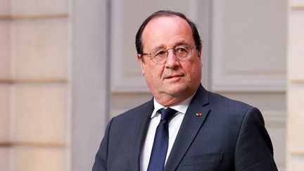 François Hollande, ancien président de la République, au palais de l'Elysée, à Paris, le 7 mai 2022. (GONZALO FUENTES / POOL / AFP)