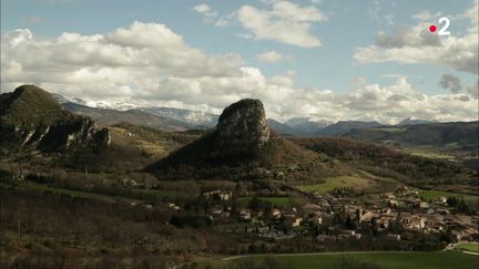 Complément d'enquête. L'eldorado des campagnes