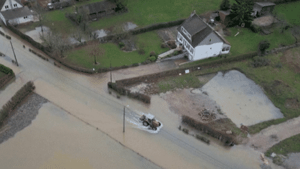 Inondations dans le Pas-de-Calais : après la décrue, particulier et professionnels constatent les dégâts (Franceinfo)