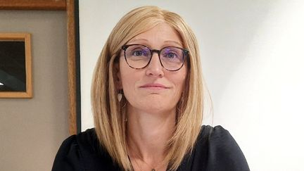 Dorothée Pacaud, nouvelle maire de Saint-Brévin-les-Pins, elle remplace le maire démissionnaire Yannick Morez, le 9 juin 2023. (HELENE ROUSSEL / RADIO FRANCE)