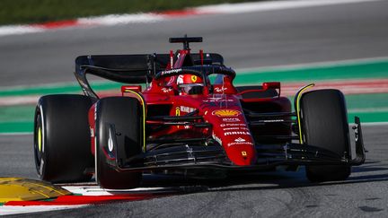 Charles Leclerc au volant de sa Scuderia Ferrari à Barcelone, le 23 février 2022. (ANTONIN VINCENT / ANTONIN VINCENT)