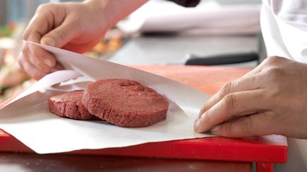 Les steaks produits par la société SEB étaient porteurs d'une variante dangereuse de la bactérie E.coli. (MAXPPP)