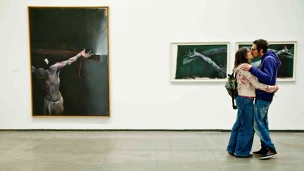 Un couple s'embrasse lors d'une exposition au musée des "Abattoirs" de Toulouse (2012)
 (LANCELOT FREDERIC/SIPA)